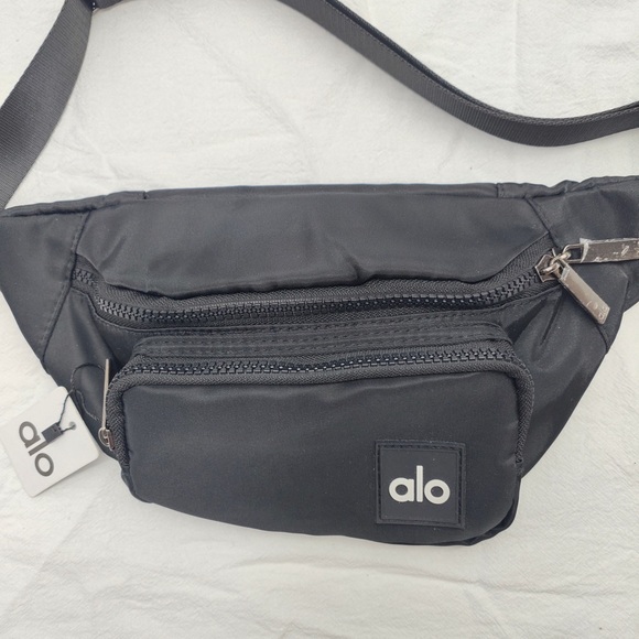 ALO Yoga Explorer Convertible Pack | 3L Nylon Waist Bag - Picture 4 of 6